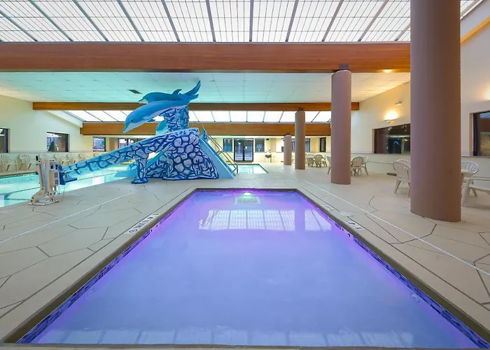 Grand Marquis Waterpark Hotel & Suites