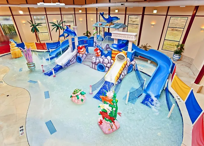 Grand Marquis Waterpark Hotel & Suites