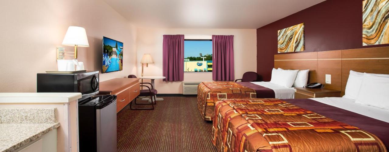 Grand Marquis Waterpark & 3*