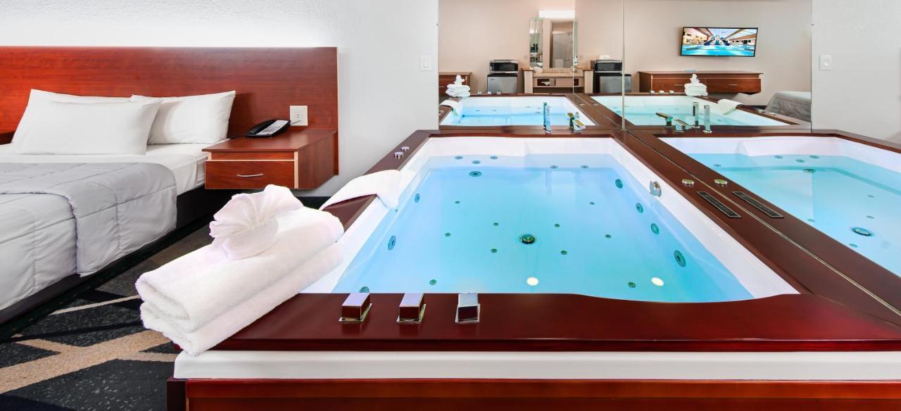 Hotel Grand Marquis Waterpark & Lake Delton