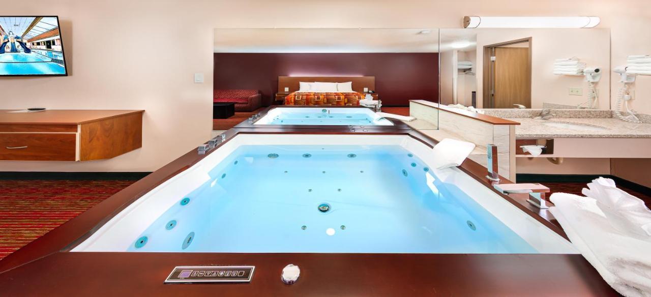 Grand Marquis Waterpark & 3*