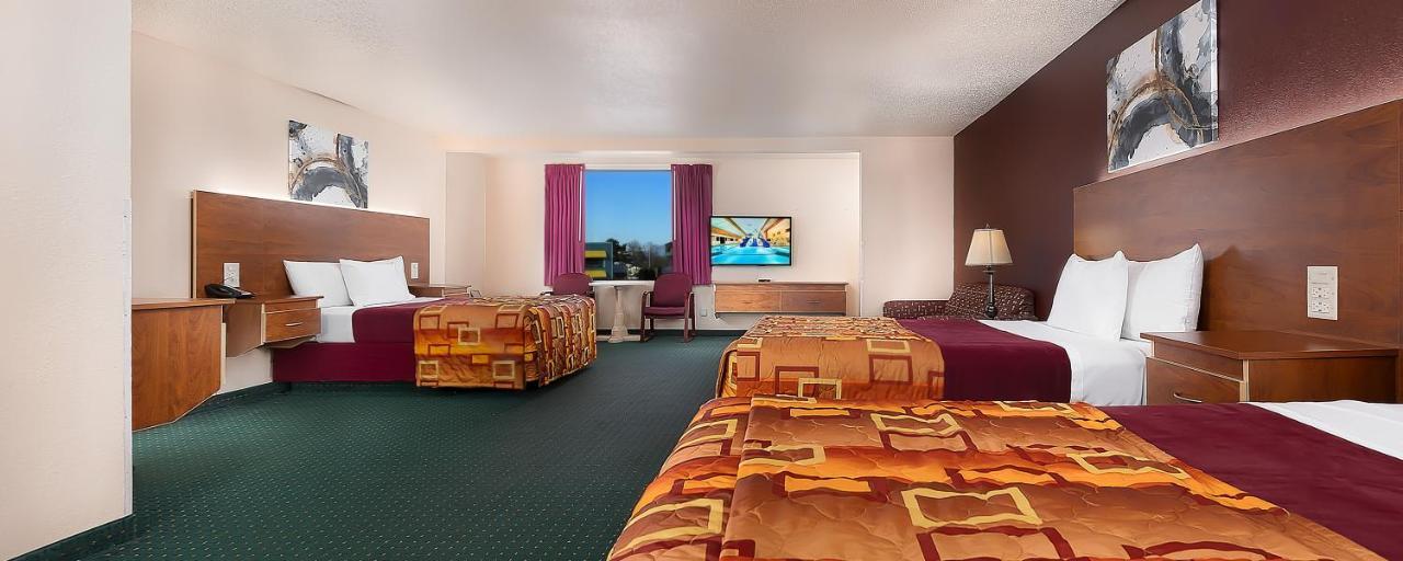 Hotel Grand Marquis Waterpark & 3*