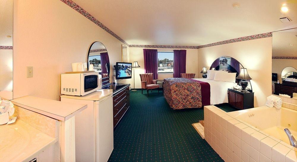 Grand Marquis Waterpark & Hotel Lake Delton
