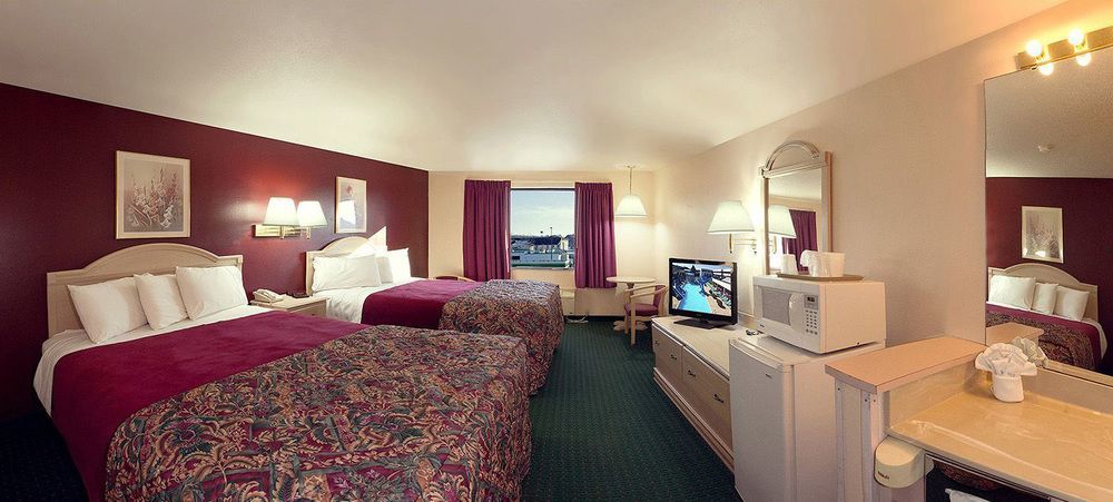 Grand Marquis Waterpark & 3* Lake Delton