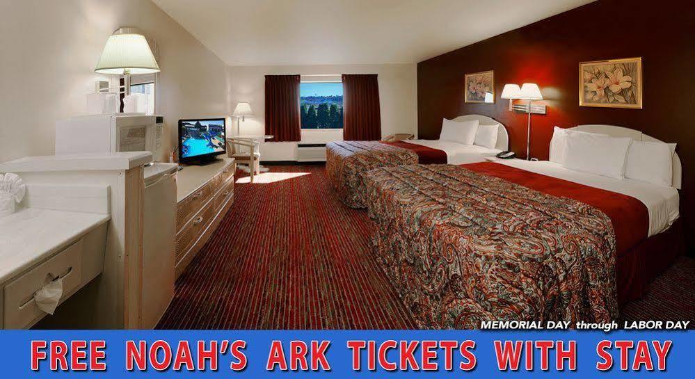 Grand Marquis Waterpark & 3*