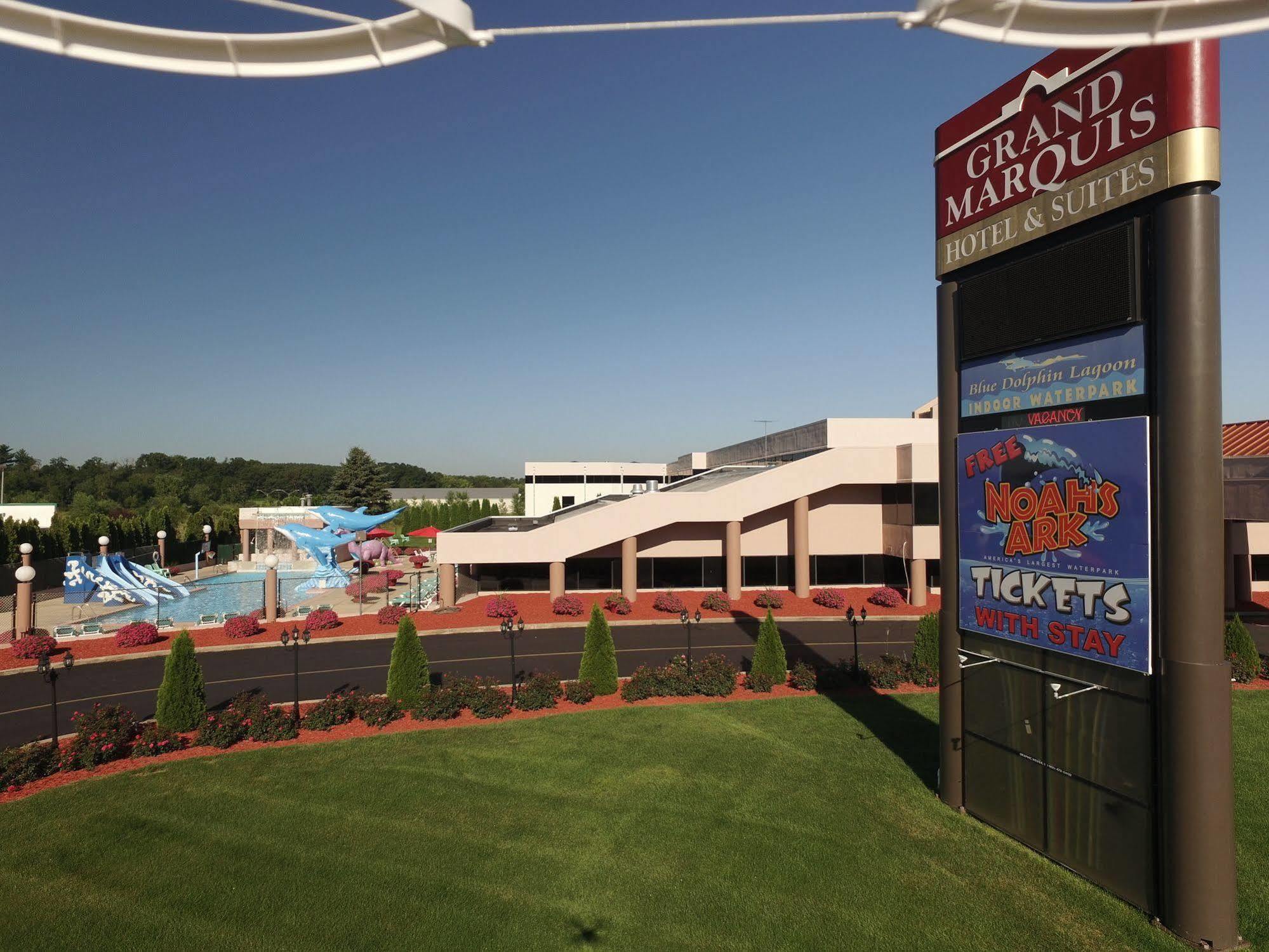 Grand Marquis Waterpark & 3* Lake Delton