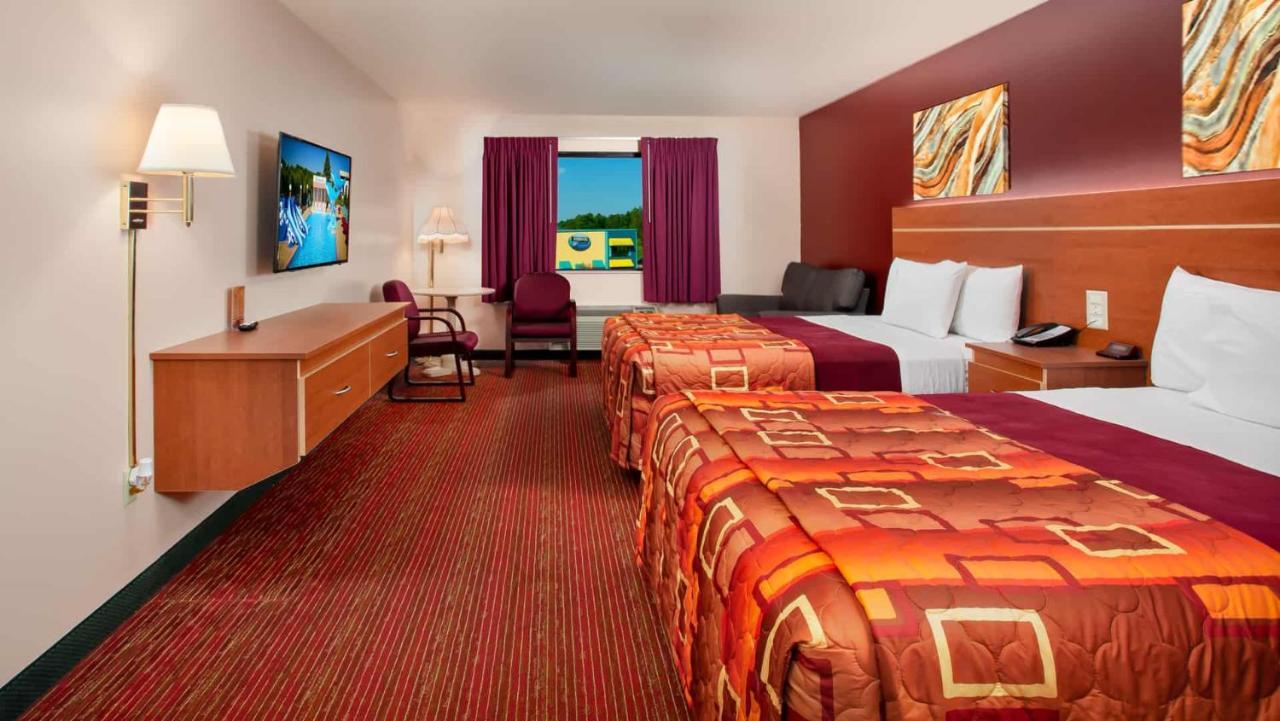 Hotel Grand Marquis Waterpark & 3*