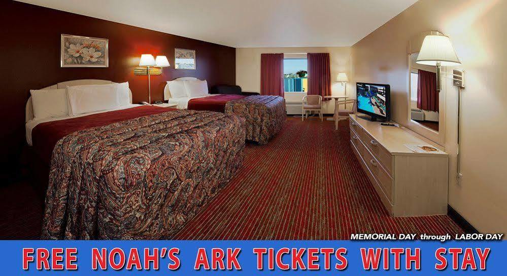 Grand Marquis Waterpark & 3* Lake Delton
